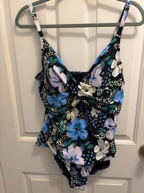 Jantzen Black Floral Surplice One Piece Swimsuit Bathing Suit Size 16 NWT Mio